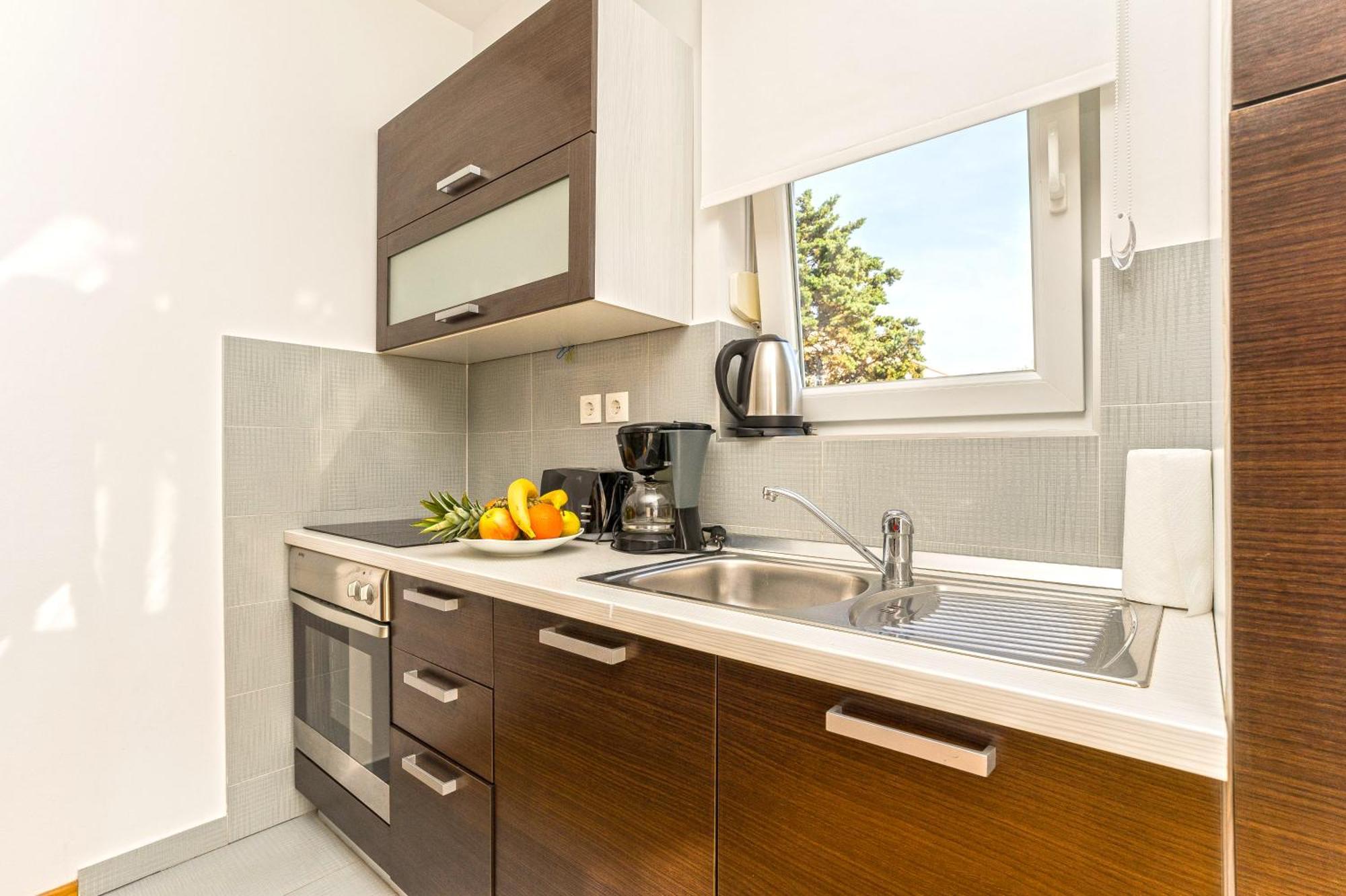 Summer Breeze Pool Apartment Novalja